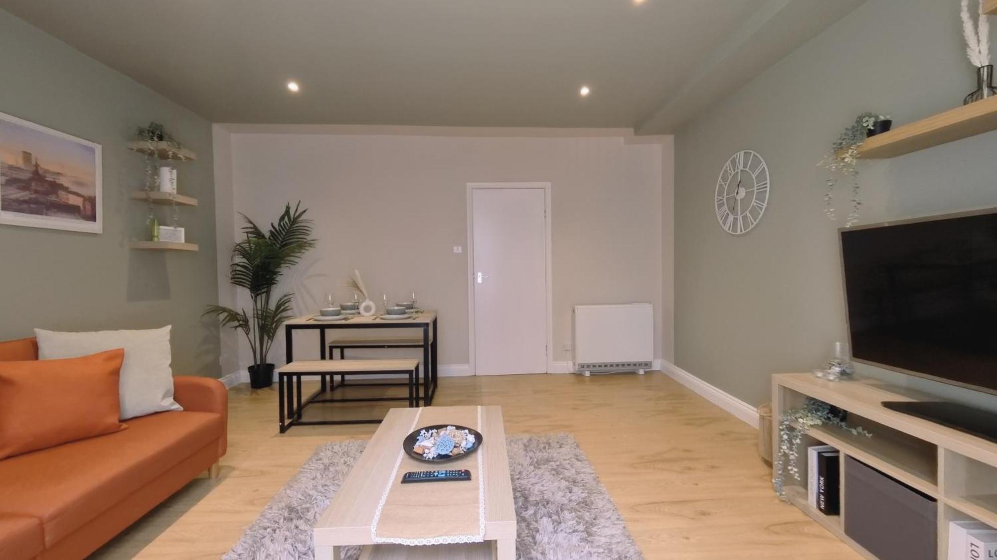 Group Bookings: Up To 30 Guests Across 5 Spacious Flats! Keyless Access Free Wifi & Parking Birmingham Esterno foto