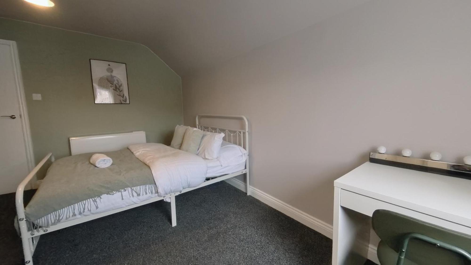 Group Bookings: Up To 30 Guests Across 5 Spacious Flats! Keyless Access Free Wifi & Parking Birmingham Esterno foto
