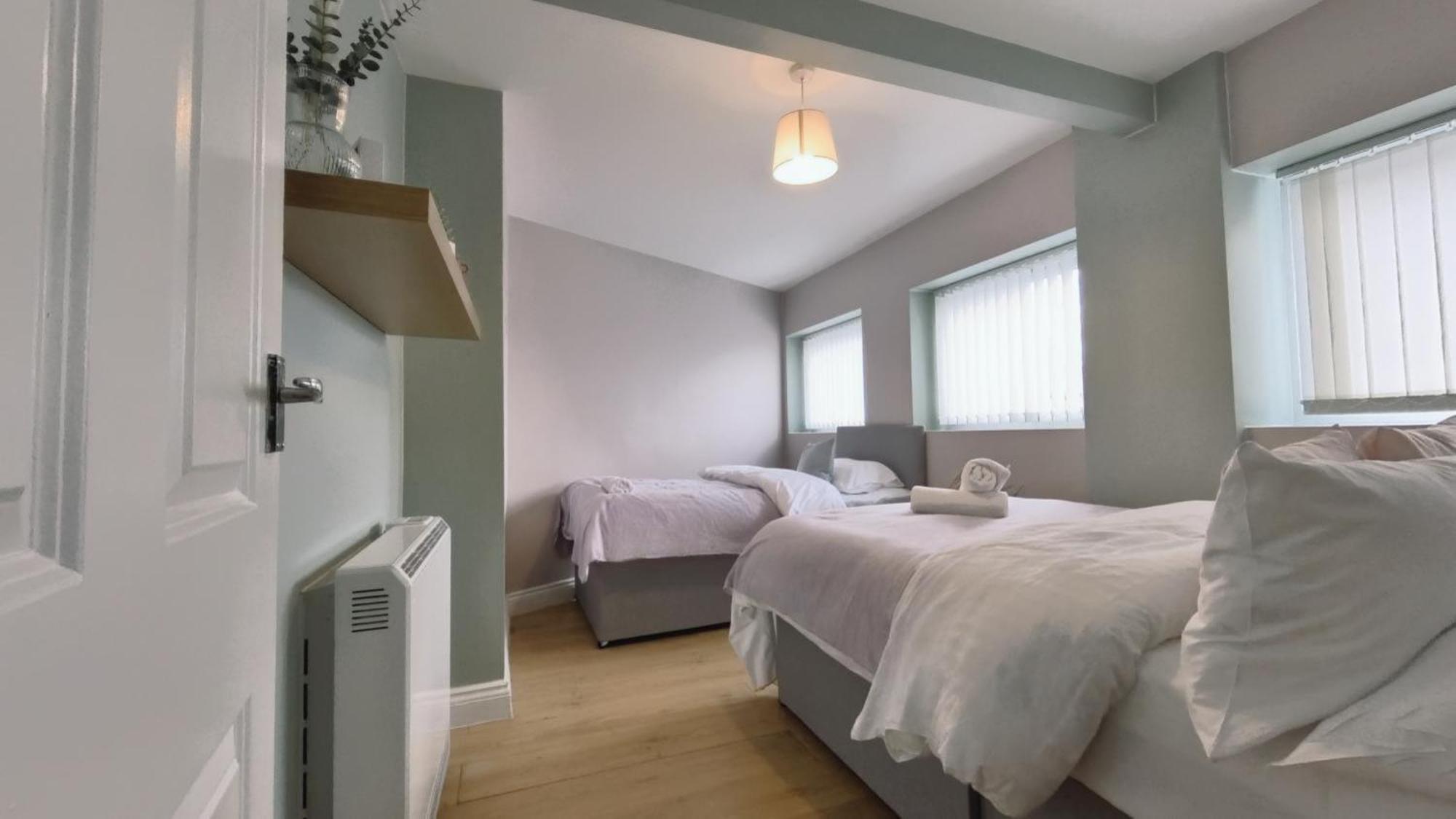 Group Bookings: Up To 30 Guests Across 5 Spacious Flats! Keyless Access Free Wifi & Parking Birmingham Esterno foto