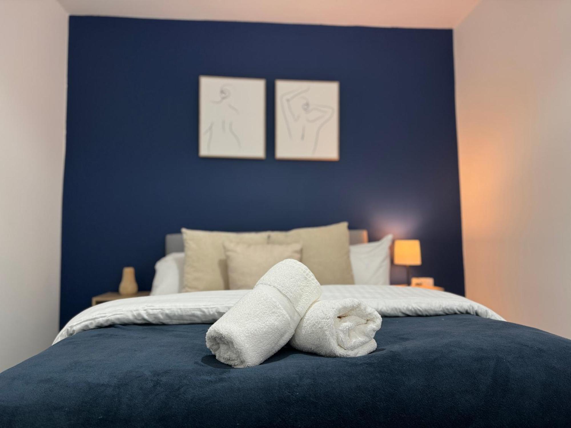 Group Bookings: Up To 30 Guests Across 5 Spacious Flats! Keyless Access Free Wifi & Parking Birmingham Esterno foto