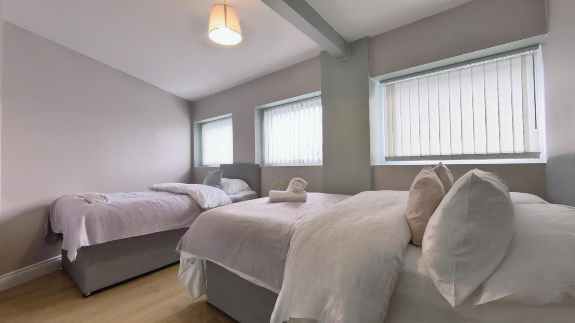 Group Bookings: Up To 30 Guests Across 5 Spacious Flats! Keyless Access Free Wifi & Parking Birmingham Esterno foto