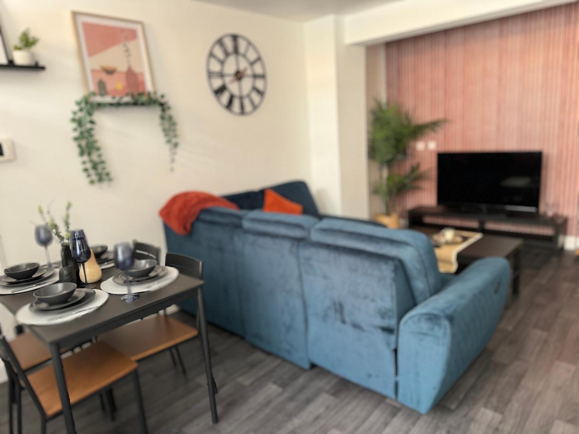 Group Bookings: Up To 30 Guests Across 5 Spacious Flats! Keyless Access Free Wifi & Parking Birmingham Esterno foto