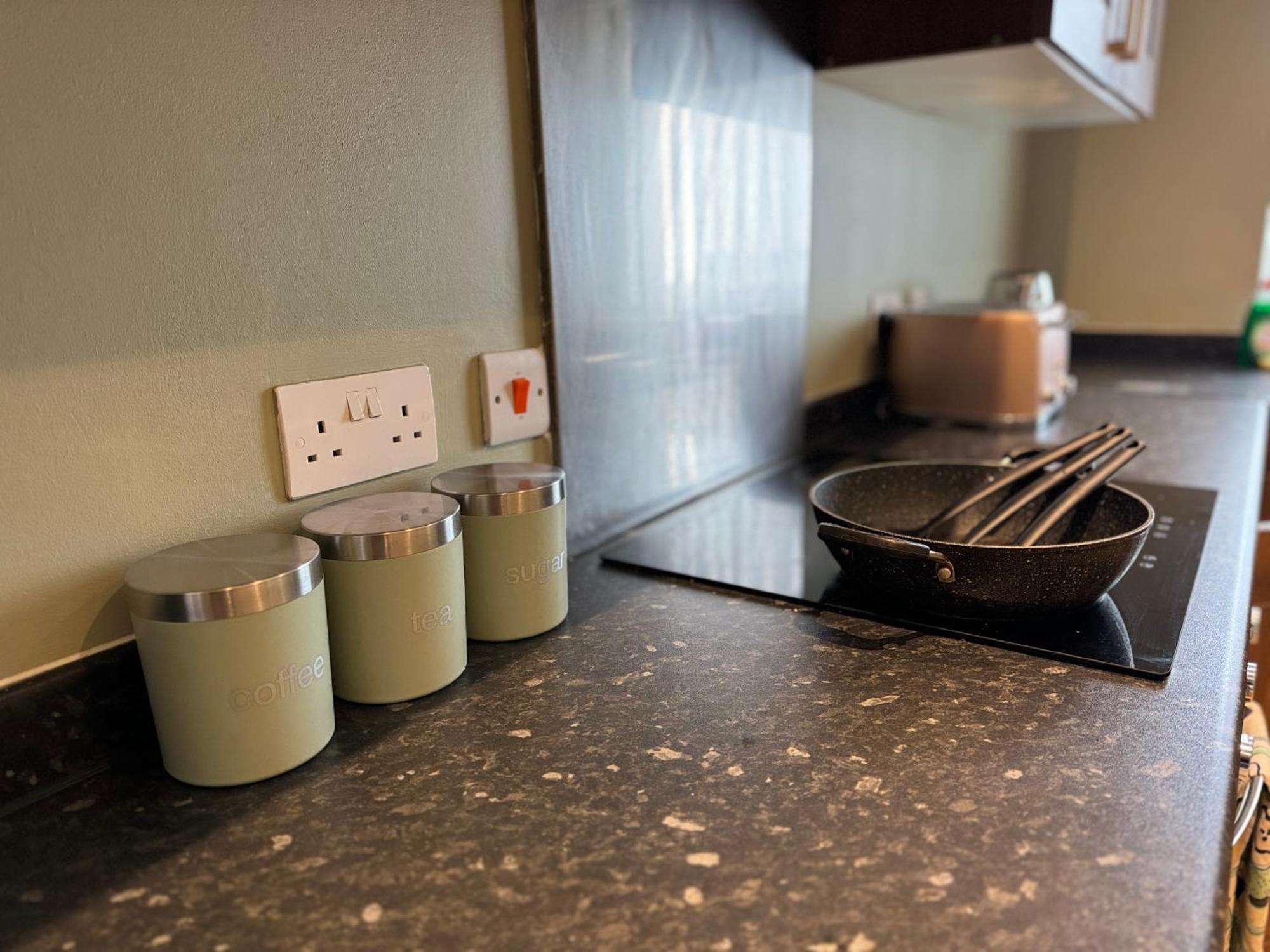 Group Bookings: Up To 30 Guests Across 5 Spacious Flats! Keyless Access Free Wifi & Parking Birmingham Esterno foto
