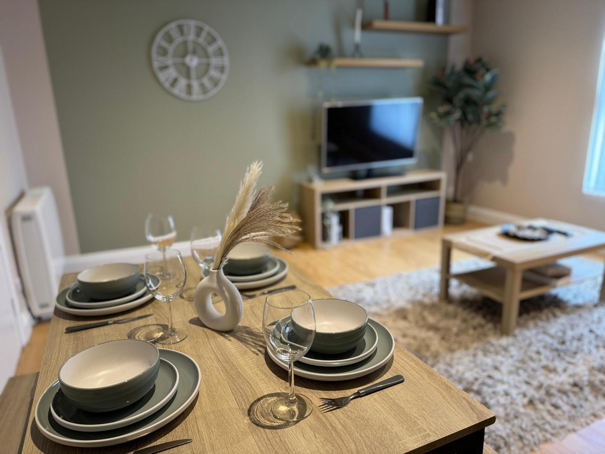 Group Bookings: Up To 30 Guests Across 5 Spacious Flats! Keyless Access Free Wifi & Parking Birmingham Esterno foto