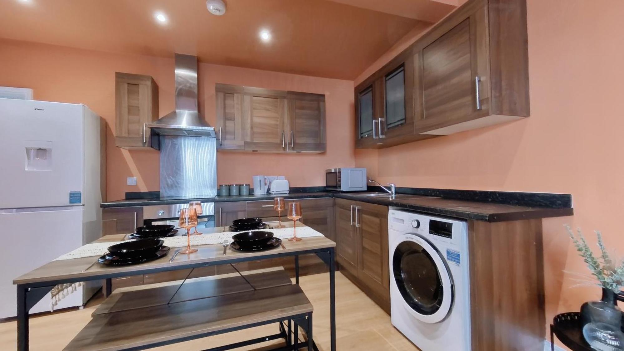 Group Bookings: Up To 30 Guests Across 5 Spacious Flats! Keyless Access Free Wifi & Parking Birmingham Esterno foto