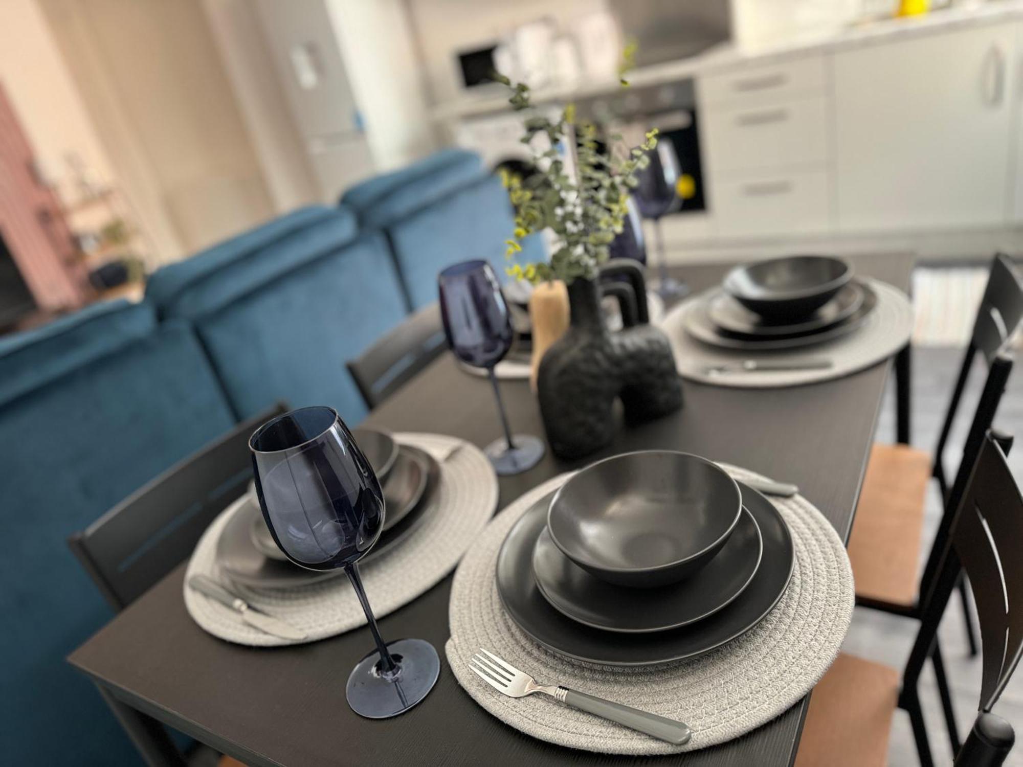 Group Bookings: Up To 30 Guests Across 5 Spacious Flats! Keyless Access Free Wifi & Parking Birmingham Esterno foto