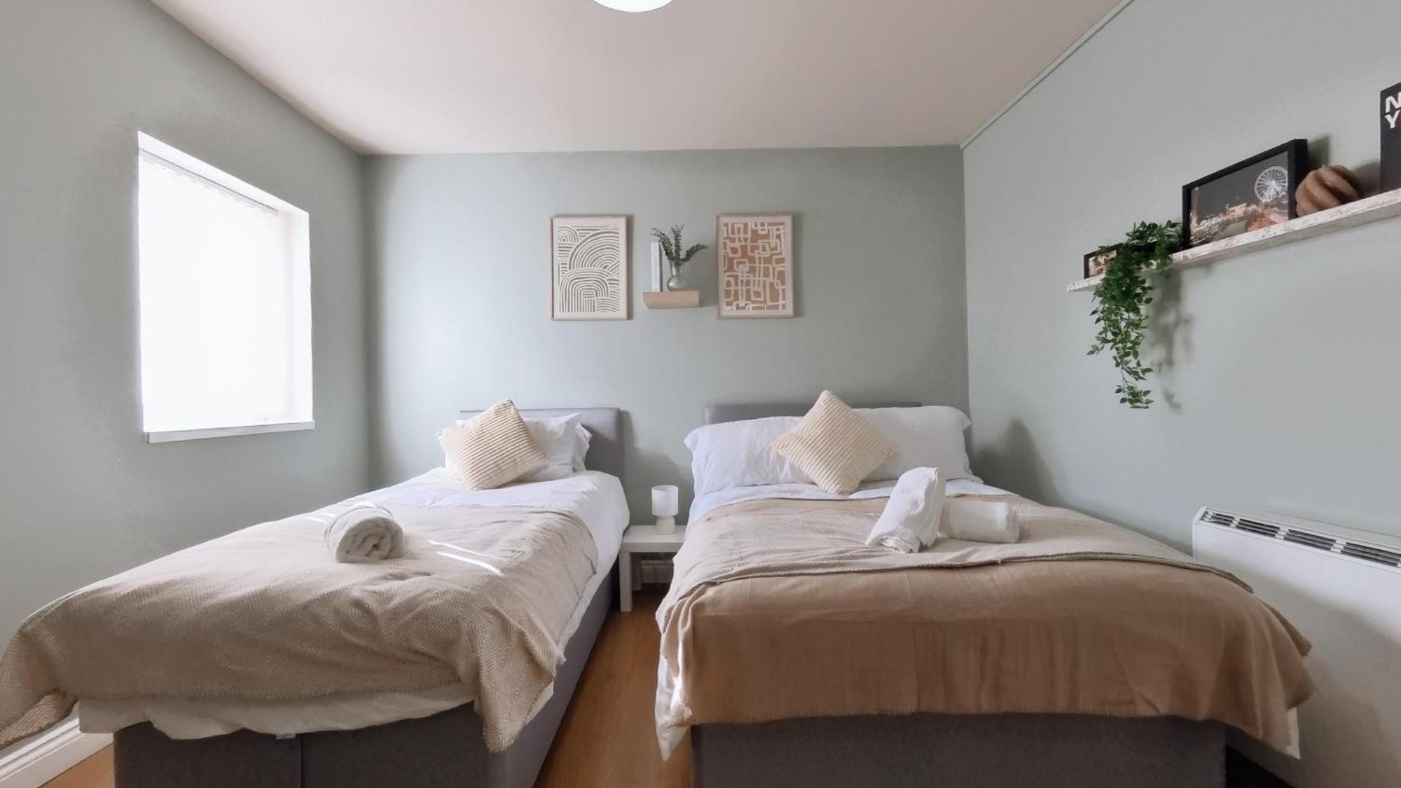 Group Bookings: Up To 30 Guests Across 5 Spacious Flats! Keyless Access Free Wifi & Parking Birmingham Esterno foto